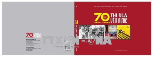 Ra mắt sách 70 năm thi đua yêu nước - Anh 1