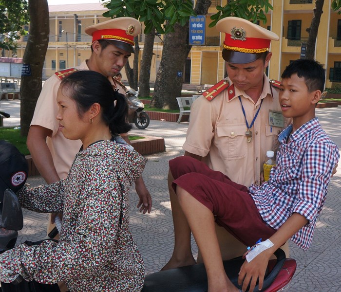 Chỉ có hơn 60 ngàn học sinh vào trường công lập - Anh 1