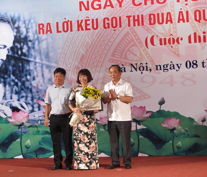 Công đoàn Bộ VHTTDL :Trao giải cuộc thi tìm hiểu 70 năm Ngày Bác Hồ ra lời kêu gọi thi đua ái quốc - Anh 2