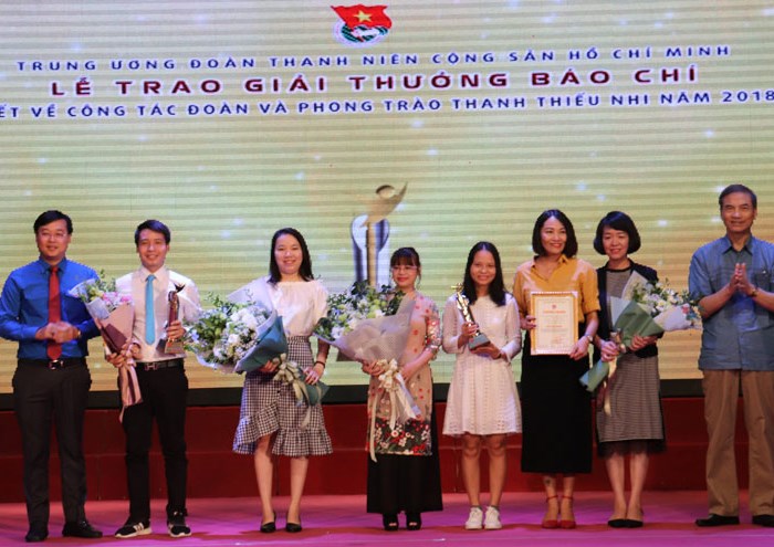 Trao giải báo chí toàn quốc về công tác Đoàn và phong trào thanh thiếu nhi năm 2018 - Anh 1