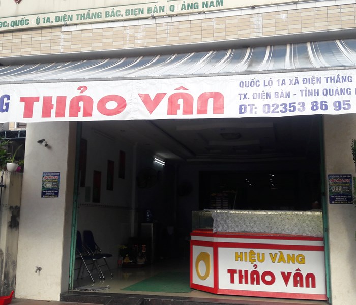 Quảng Nam: Thanh niên dùng búa đập tủ kính cướp vàng - Anh 1