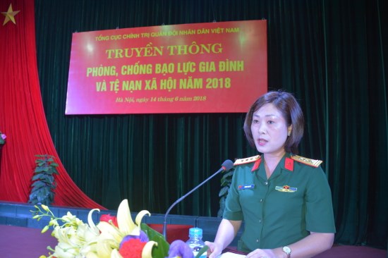 Truyền thông phòng, chống bạo lực gia đình và tệ nạn xã hội với phụ nữ quân đội - Anh 1