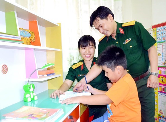 Truyền thông phòng, chống bạo lực gia đình và tệ nạn xã hội với phụ nữ quân đội - Anh 2