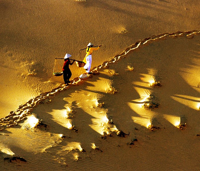 Sắc màu từ cát hồng Mũi Né - Anh 1