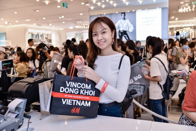 HƠN 2.100 CỬA HÀNG KHUYẾN MẠI XUYÊN ĐÊM TẠI VINCOM - Anh 1