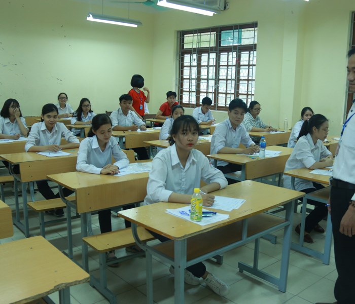 Hôm nay gần 1 triệu thí sinh dự thi THPT quốc gia 2018 - Anh 1