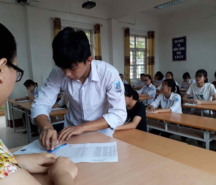 Quảng Ninh: Bị tai nạn giao thông, 2 thí sinh không thể tham dự môn thi đầu tiên - Anh 1