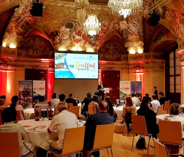 Chương trình giới thiệu du lịch Việt Nam tại châu Âu: Việt Nam, điểm đến mang lại nhiều cảm xúc cho khách du lịch - Anh 2