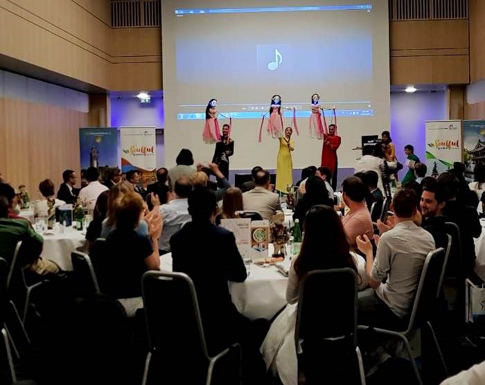 Chương trình giới thiệu du lịch Việt Nam tại châu Âu: Việt Nam, điểm đến mang lại nhiều cảm xúc cho khách du lịch - Anh 4