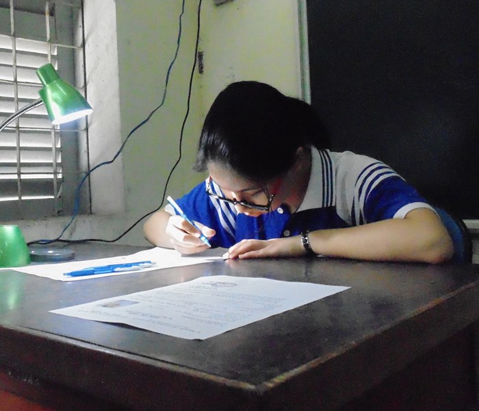 Phòng thi chỉ có… 1 thí sinh - Anh 1