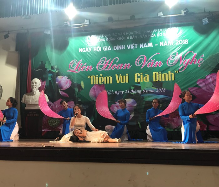 Liên hoan văn nghệ “Niềm vui gia đình” - Anh 1