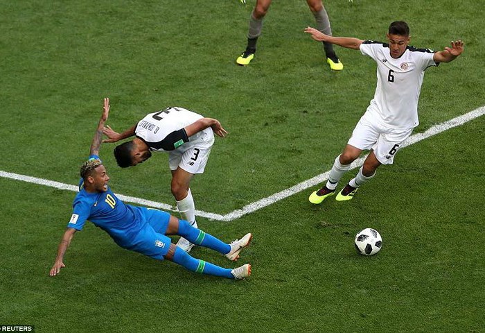 Công nghệ VAR khiến World Cup 2018 nhiều penalty kỷ lục và lật tẩy “kịch sĩ” - Anh 2