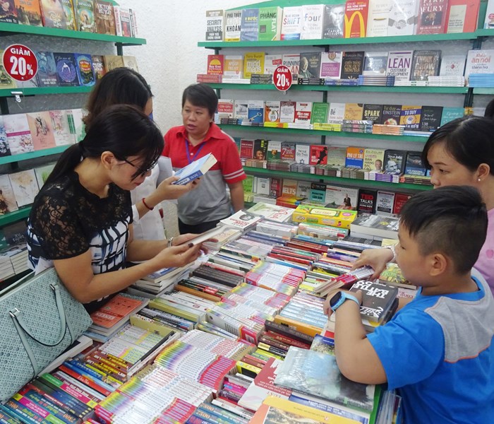 Thỏa sức mua sách đồng giá - Anh 1