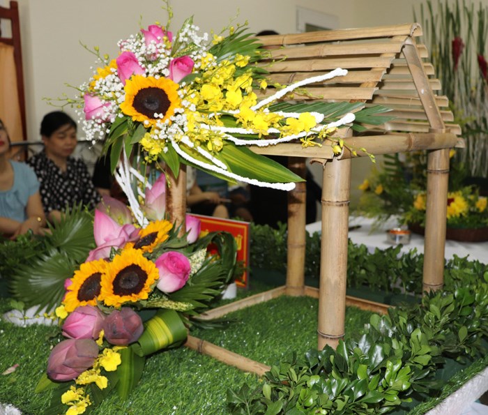 Hà Nội: Hội thi cắm hoa nghệ thuật “Gia đình – vòng tay yêu thương” - Anh 3
