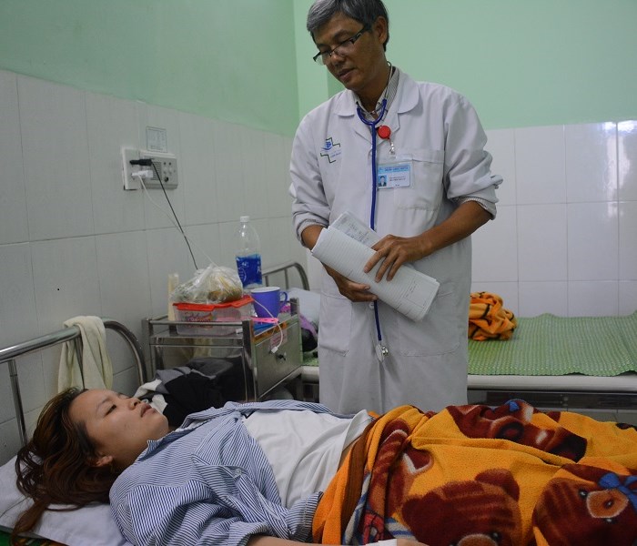 Vụ cô giáo bị hành hung: Phụ huynh đến bệnh viện xin lỗi - Anh 2