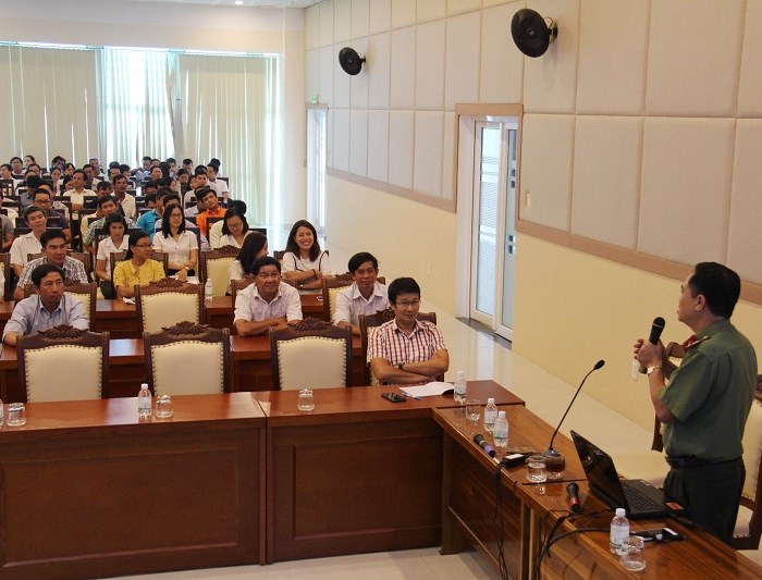 PC Khánh Hòa :Truyên truyền công tác bảo vệ an ninh Tổ quốc - Anh 1