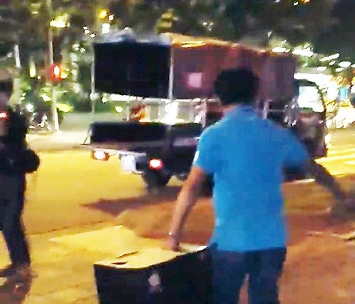 Đà Nẵng: Thu giữ nhạc cụ của một ban nhạc đường phố để “cảnh cáo”? - Anh 2