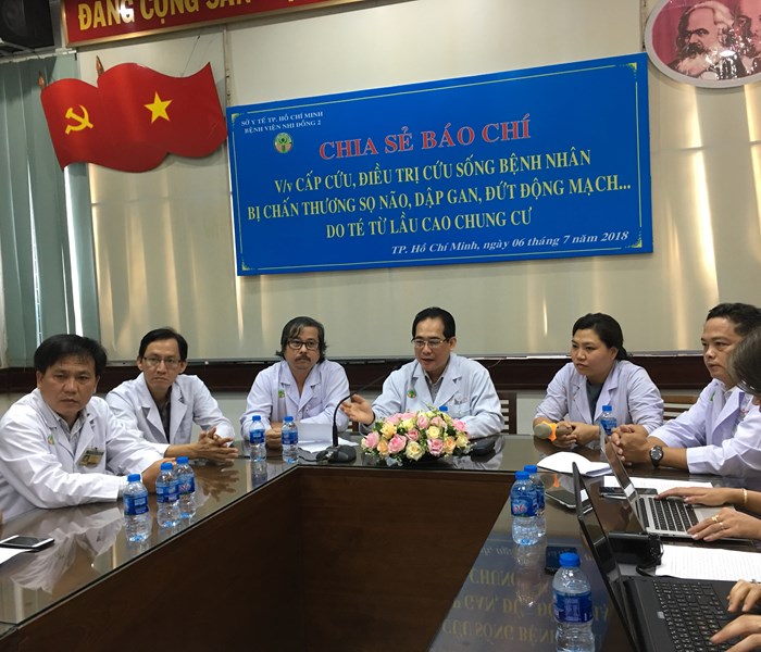 Cứu sống bệnh nhân nhi rơi từ tầng 7 - Anh 1