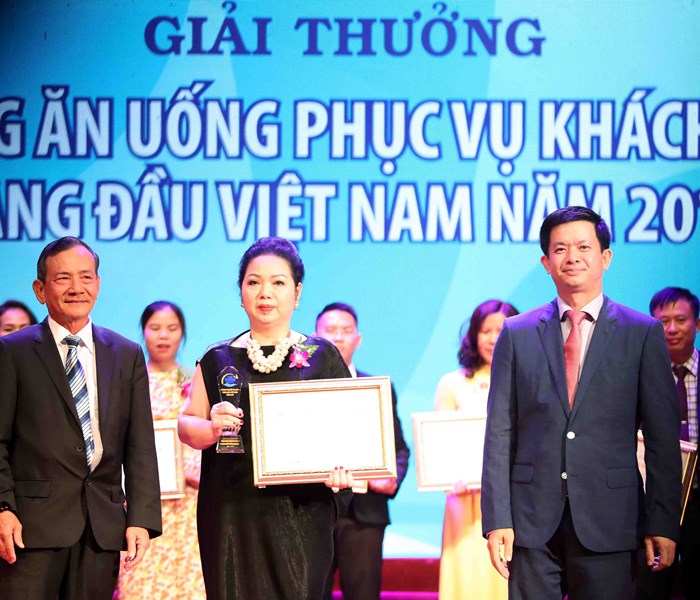 85 doanh nghiệp nhận Giải thưởng Du lịch Việt Nam năm 2018 - Anh 9