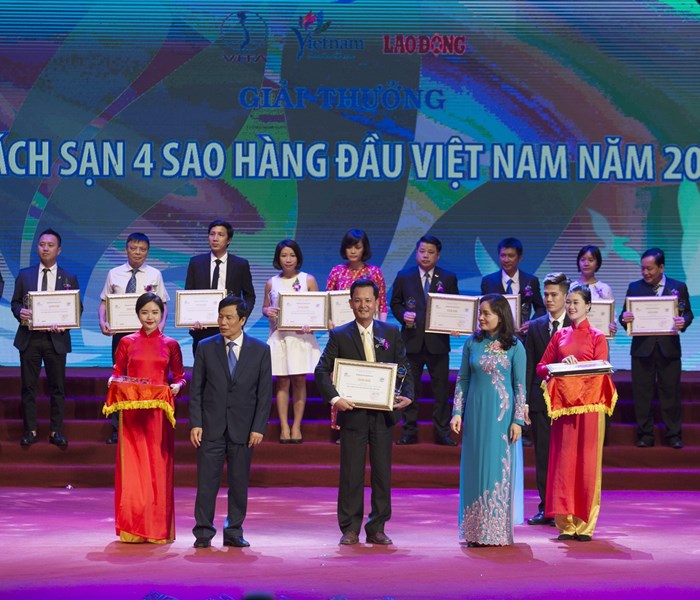 Mercure Danang French Village Bana Hills lọt Top 15 khách sạn 4 sao hàng đầu Việt Nam - Anh 1