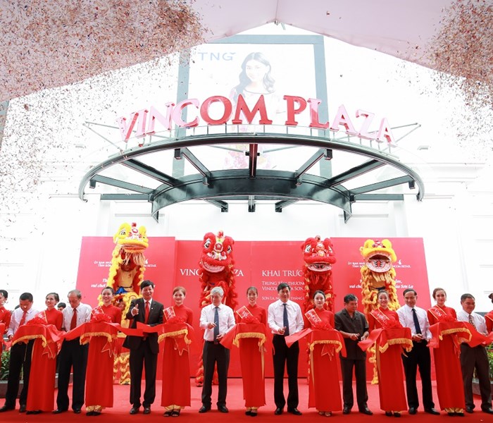 VINCOM KHAI TRƯƠNG ĐỒNG LOẠT 3 TTTM TẠI SƠN LA, NGHỆ AN VÀ TP.HCM - Anh 1