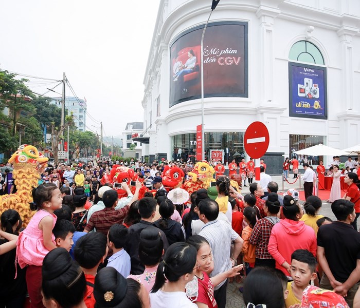 VINCOM KHAI TRƯƠNG ĐỒNG LOẠT 3 TTTM TẠI SƠN LA, NGHỆ AN VÀ TP.HCM - Anh 2