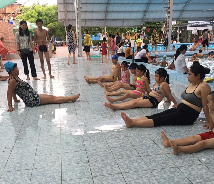 Hải Phòng:​ Câu lạc bộ “Bơi cùng cô” dạy bơi miễn phí, phòng chống đuối nước - Anh 2