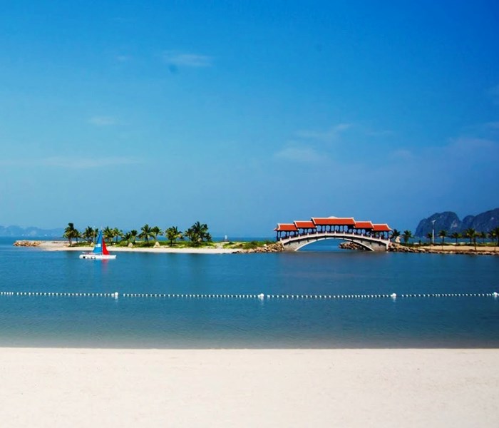 Quảng Ninh: 12 bãi tắm được công nhận đạt tiêu chuẩn du lịch - Anh 1