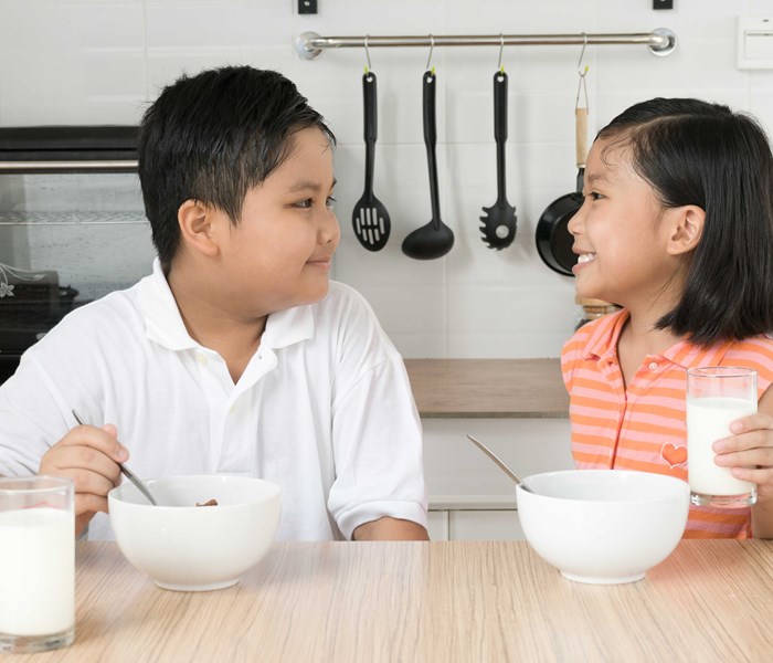 BỐN LƯU Ý GIÚP PHÁT HUY LỢI ÍCH CỦA SỮA TƯƠI MẸ CÓ BIẾT CHƯA? - Anh 1