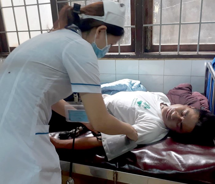 Hai xe giường nằm tông nhau, hàng chục người bị thương - Anh 2