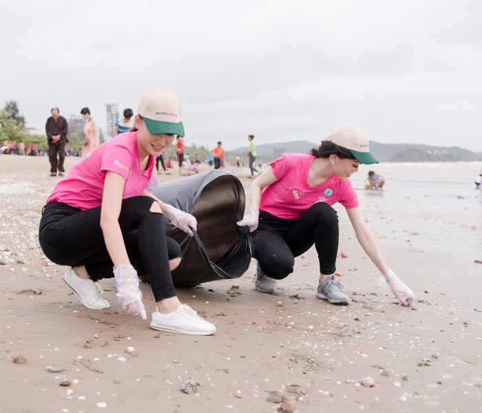 Thí sinh Hoa hậu Việt Nam 2018  chung tay giữ cho biển xanh - Anh 1