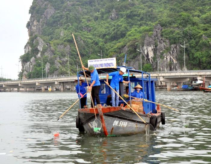 Quảng Ninh: BQL Vịnh Hạ Long làm việc với đoàn chuyên gia tư vấn quản lý du lịch bền vững và bảo vệ môi trường - Anh 3