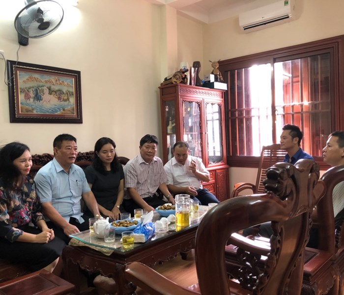 Bộ VHTTDL đến thăm thân nhân các gia đình liệt sĩ - Anh 3