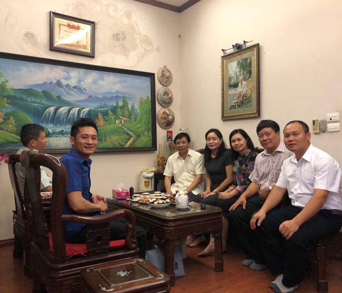 Bộ VHTTDL đến thăm thân nhân các gia đình liệt sĩ - Anh 1