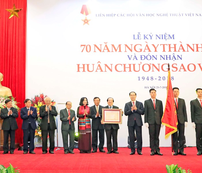 “Văn học nghệ thuật là lĩnh vực đặc biệt tinh tế của văn hoá” - Anh 1