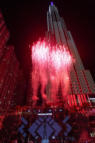DÀN SAO KHỦNG V-BIZ HỘI TỤ TẠI “KINH ĐÔ ÁNH SÁNG” VINCOM CENTER LANDMARK 81 - Anh 4