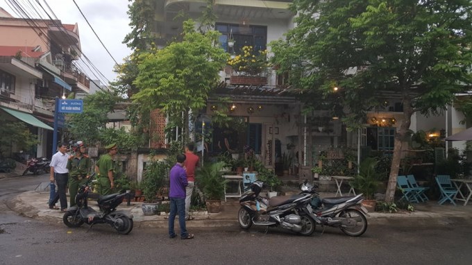Quảng Bình: Điều tra vụ nổ súng bắn người tại quán cà phê - Anh 1