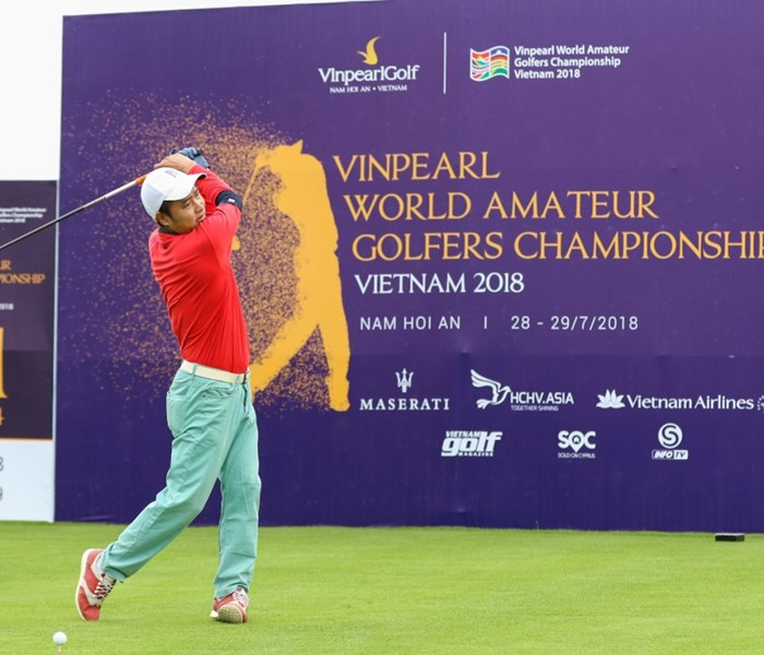 Cựu danh thủ Nguyễn Hồng Sơn so gậy cùng vợ chồng nhạc sĩ Minh Khang tại Vinpearl Golf Nam Hội An - Anh 1