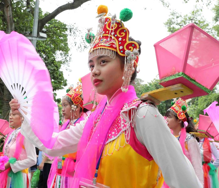Lễ hội đường phố Hà Nội  kỉ niệm 10 năm điều chỉnh địa giới hành chính - Anh 13