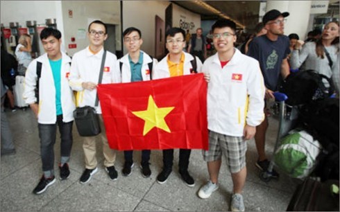 Việt Nam đạt thứ hạng cao tại Olympic Vật lí Quốc tế 2018 - Anh 1