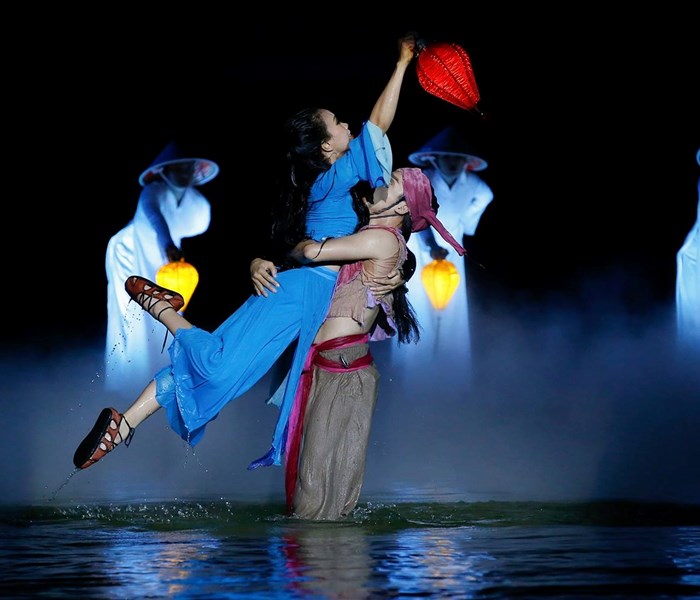 Du khach thich thu voi nhung sac mau van hoa trong Cong vien An tuong Hoi An - Anh 2