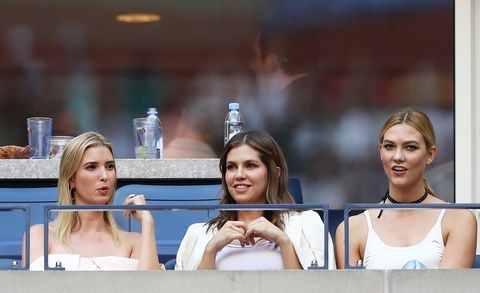 Siêu mẫu Karlie Kloss đính hôn với em chồng Ivanka Trump - Anh 2
