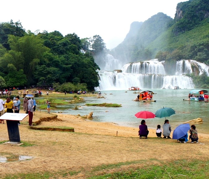 Du lịch  thác Bản Giốc (Cao Bằng): Nhiều điểm nghẽn cần được tháo gỡ - Anh 3