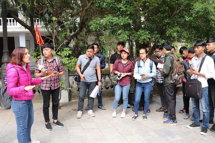 Chuẩn bị khởi tố đường dây in thẻ giả, bằng giả trong hoạt động du lịch - Anh 1