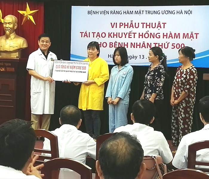 Hết tủi hờn vì được vi phẫu thuật tái tạo gương mặt - Anh 1