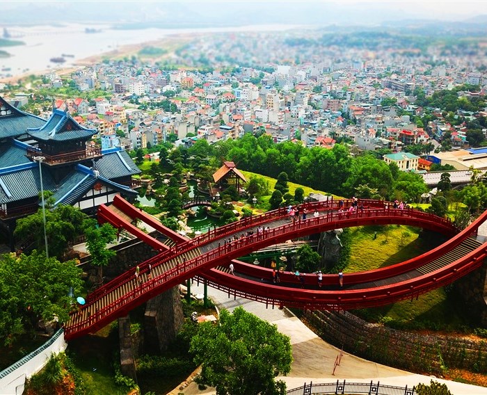 Khám phá Cầu Koi tuyệt đẹp giữa Vườn Nhật Sun World Halong Complex - Anh 1