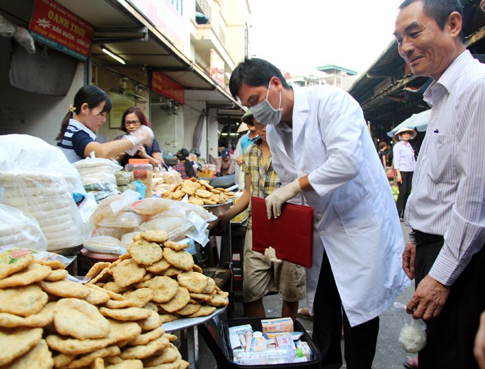 Quảng Ninh: Đảm bảo vệ sinh an toàn thực phẩm trong mùa du lịch - Anh 1