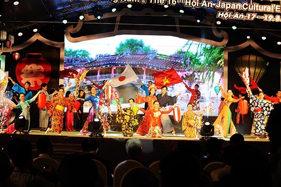 NGÀY HỘI CỦA TÌNH HỮU NGHỊ - Anh 2