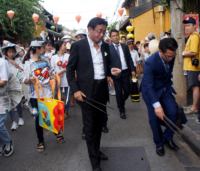 “Một giờ vì Hội An sạch hơn”: Một hành động nhỏ, góp thay đổi lớn - Anh 1