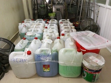 Khẩn trương xác minh thông tin sản xuất thuốc ho “bẩn” - Anh 2
